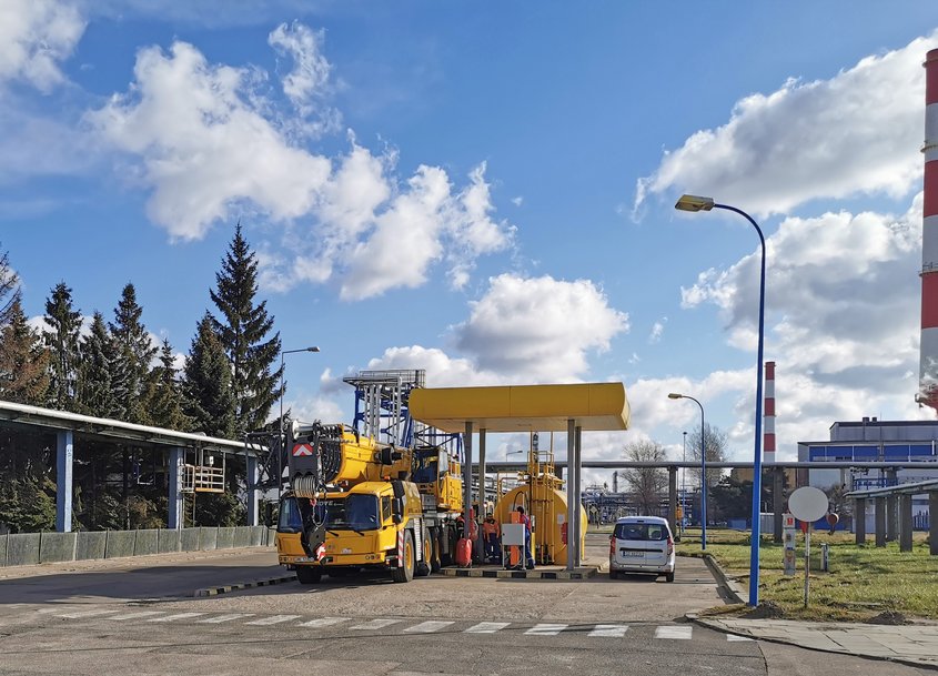 New Grove GMK5180-1 crane deployed for modernization works at Polish oil refinery